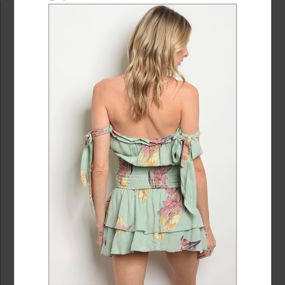 Moving sale ✨ FINAL DROP: beachy floral romper! - Picture 2 of 3
